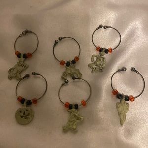 Glow in the dark drink charms